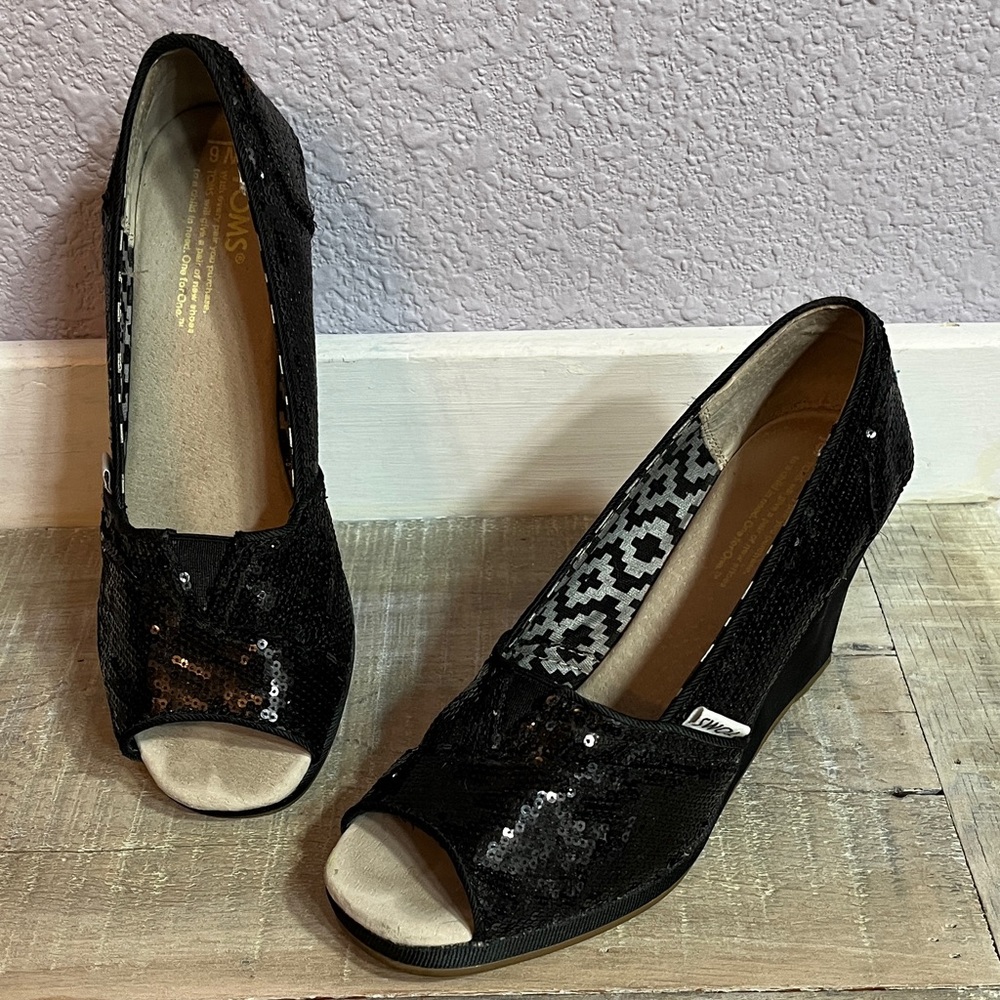 Toms Glittering Black Peep-Toe Wedges Sz 6